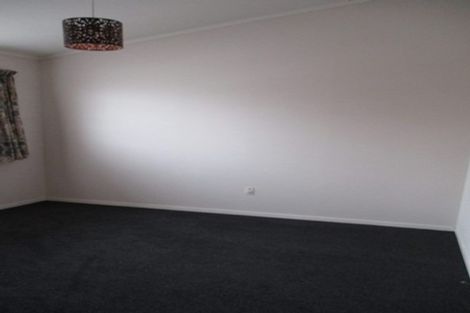 Photo of property in 98 Gossamer Drive, Pakuranga Heights, Auckland, 2010