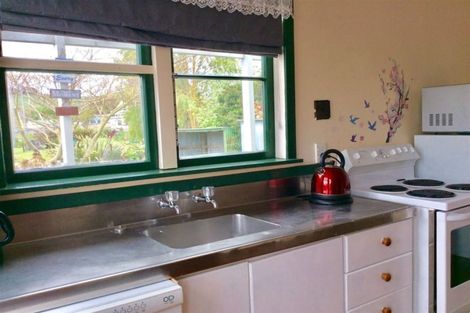 Photo of property in 6 Paraekaretu Street, Hunterville, 4730