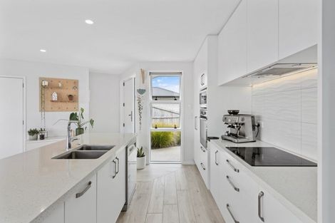 Photo of property in 18 Westhill Lane, Papamoa Beach, Papamoa, 3118