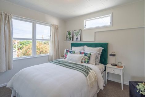 Photo of property in 2 Atua Street, Waikanae Beach, Waikanae, 5036