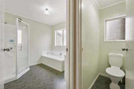 Photo of property in 2/7 Fordham Street, Beach Haven, Auckland, 0626