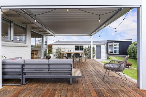 Photo of property in 2 Hatton Road, Orewa, 0931