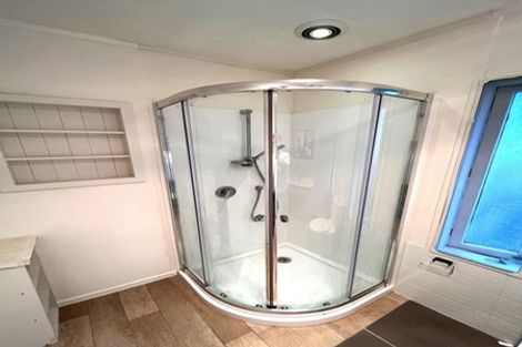 Photo of property in 2/546a Glenfield Road, Glenfield, Auckland, 0629