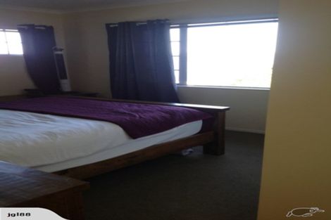 Photo of property in 36b Tamworth Crescent, Newlands, Wellington, 6037