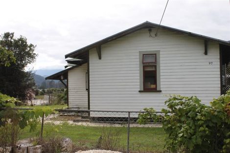 Photo of property in 97 Fairfax Street, Murchison, 7007