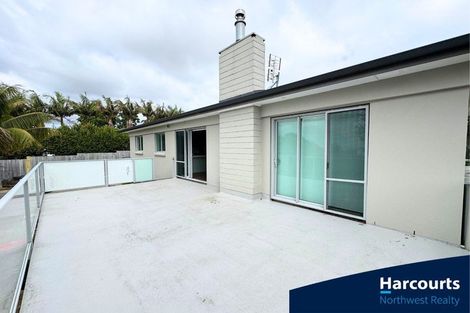 Photo of property in 86 Wiseley Road, West Harbour, Auckland, 0618