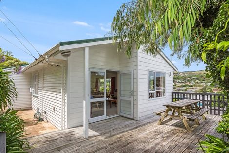 Photo of property in 9 Hampton Hill Road, Tawa, Wellington, 5028