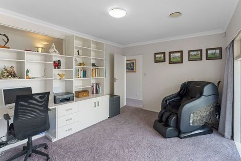 Photo of property in 16 Ara Kuaka, Waikanae Beach, Waikanae, 5036