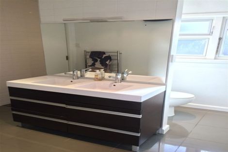 Photo of property in 48 Aikmans Road, Merivale, Christchurch, 8014