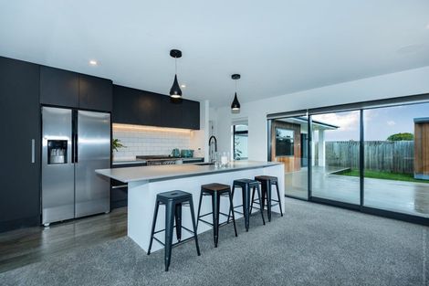 Photo of property in 14 Blue Gum Place, New Brighton, Christchurch, 8083