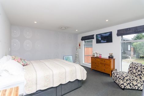 Photo of property in 2 The Glade, Carterton, 5713