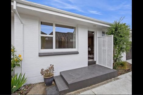 Photo of property in 2/111 Aikmans Road, Merivale, Christchurch, 8014