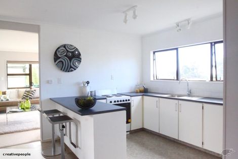 Photo of property in 42 Elliston Crescent, Stanmore Bay, Whangaparaoa, 0932