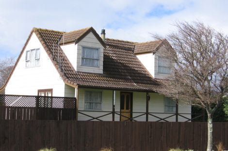 Photo of property in 35 Escort Grove, Awapuni, Palmerston North, 4412