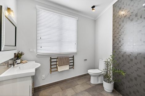 Photo of property in 913 Lawrence Street, Akina, Hastings, 4122