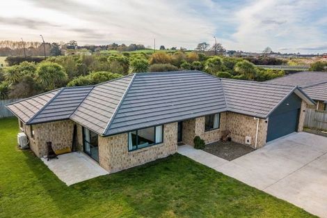 Photo of property in 35 Whitney Place, Rototuna North, Hamilton, 3210