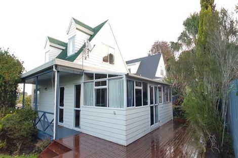 Photo of property in 1/6 Sandgate Avenue, Botany Downs, Auckland, 2010