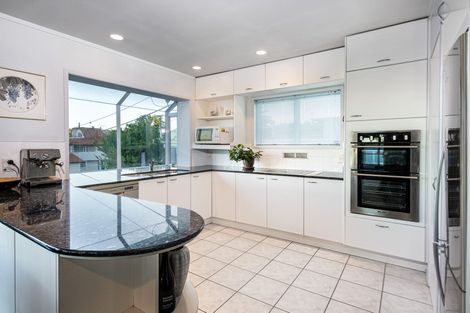 Photo of property in 11 Ellangowan Road, Waiake, Auckland, 0630