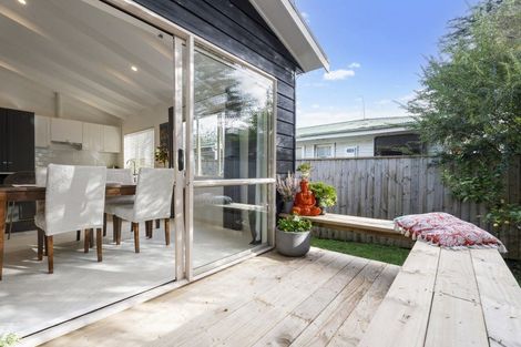 Photo of property in 60 Holmes Road, Manurewa, Auckland, 2102