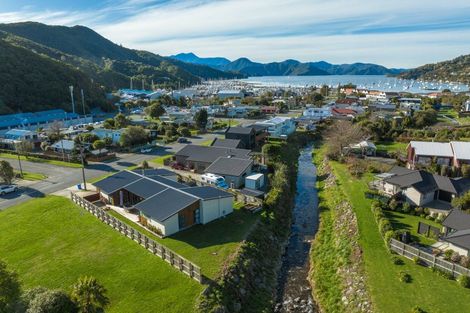 Photo of property in 11b Beach Road, Waikawa, Picton, 7220
