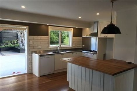 Photo of property in 27 Ellice Road, Totara Vale, Auckland, 0629