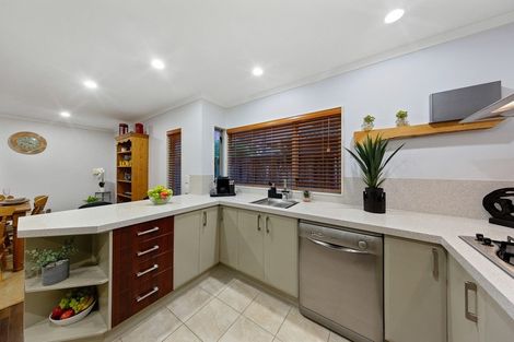 Photo of property in 13 Lilybank Crescent, East Tamaki, Auckland, 2013