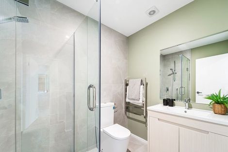 Photo of property in 2/33 Buscomb Avenue, Henderson, Auckland, 0610