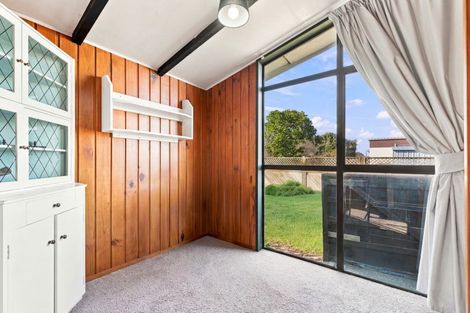 Photo of property in 33 Tongariro Street, Castlecliff, Whanganui, 4501