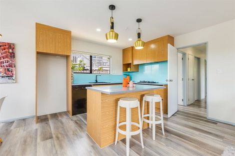 Photo of property in 5 Parrs Cross Road, Henderson, Auckland, 0612