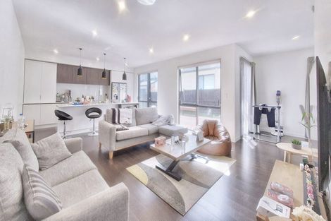 Photo of property in 19a Northcross Drive, Oteha, Auckland, 0632