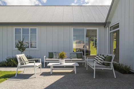 Photo of property in 5 Lens Way, Acacia Bay, Taupo, 3385