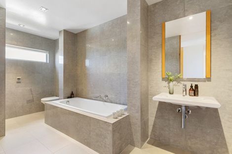 Photo of property in 11 Icarus Place, Half Moon Bay, Auckland, 2012