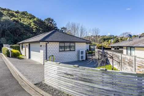 Photo of property in 6 Mooring Close, Whitby, Porirua, 5024