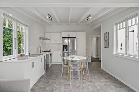 Photo of property in 24 Alberta Street, Point Chevalier, Auckland, 1022