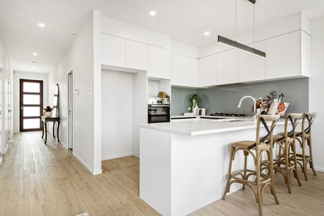 Photo of property in 49a Meadowood Drive, Unsworth Heights, Auckland, 0632