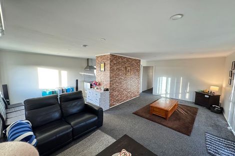 Photo of property in 15 Hinerau Street, Henderson, Auckland, 0612