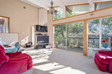 Photo of property in 12 Dunraven Place, Torbay, Auckland, 0630