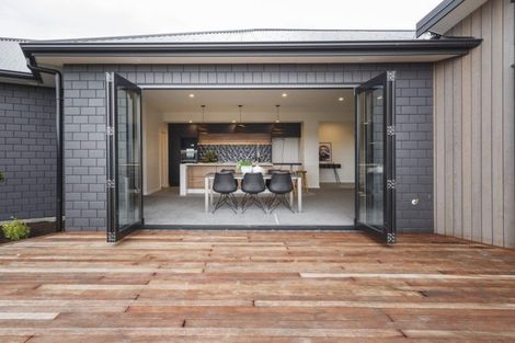 Photo of property in 9 Fairway Grove, Hokowhitu, Palmerston North, 4410