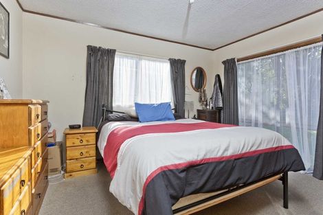 Photo of property in 81 Chivalry Road, Glenfield, Auckland, 0629