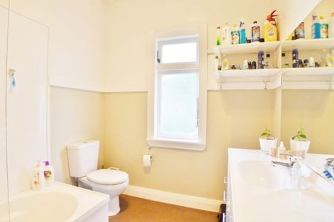 Photo of property in 32 Queensway, Three Kings, Auckland, 1024