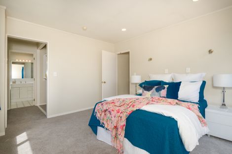 Photo of property in 17a Te Atatu Road, Te Atatu South, Auckland, 0610