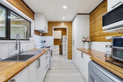 Photo of property in 2b Collingwood Road, Waiuku, 2123