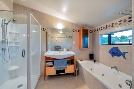 Photo of property in 9a Huntly Road, Campbells Bay, Auckland, 0630