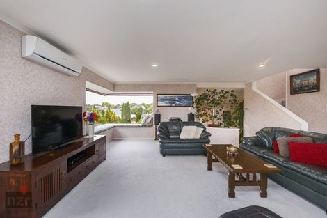 Photo of property in 35 Springdale Grove, Fitzherbert, Palmerston North, 4410