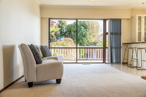 Photo of property in 21 Madill Road, St Andrews, Hamilton, 3200