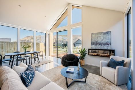 Photo of property in 18 Mason Street, Wanaka, 9305