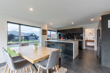Photo of property in 6 D'urville Place, Kelvin Grove, Palmerston North, 4414