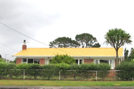 Photo of property in 35 Tirimoana Road, Te Atatu South, Auckland, 0602
