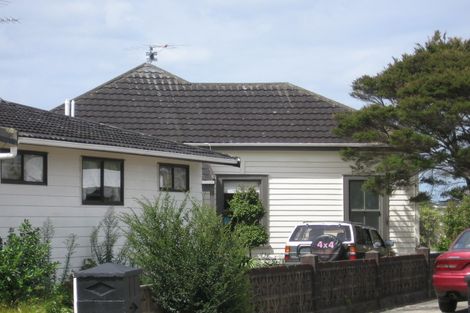 Photo of property in 2/5 Tramway Road, Beach Haven, Auckland, 0626