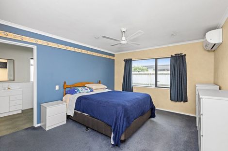 Photo of property in 15a Howard Road, Taradale, Napier, 4112